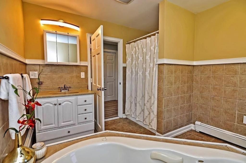 Charming Cottage Historic Falmouth Cape Cod Near Beach And Downtown 2Br 1Bath Deck ภายนอก รูปภาพ