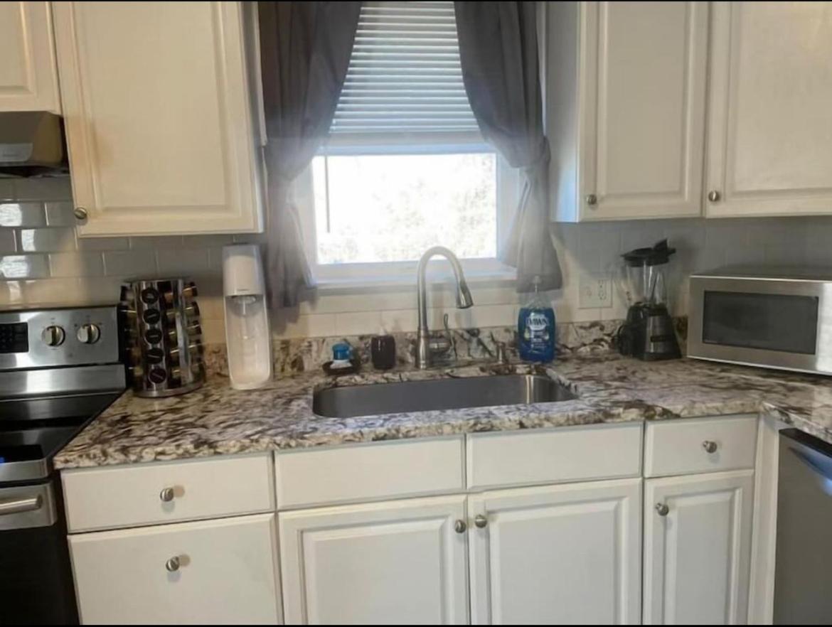 Charming Cottage Historic Falmouth Cape Cod Near Beach And Downtown 2Br 1Bath Deck ภายนอก รูปภาพ